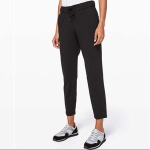 Lululemon On the Fly 7/8 pants, woven, Size 10 - EUC